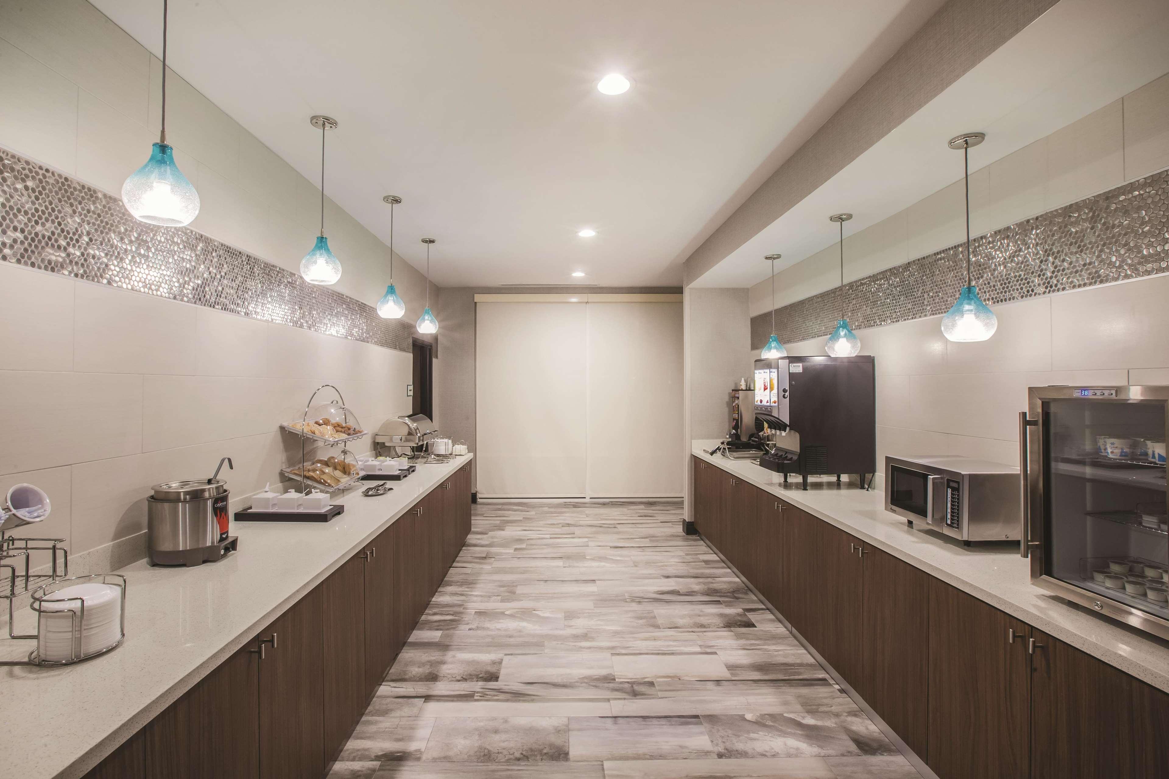 La Quinta Inn & Suites Port Allen La Экстерьер фото