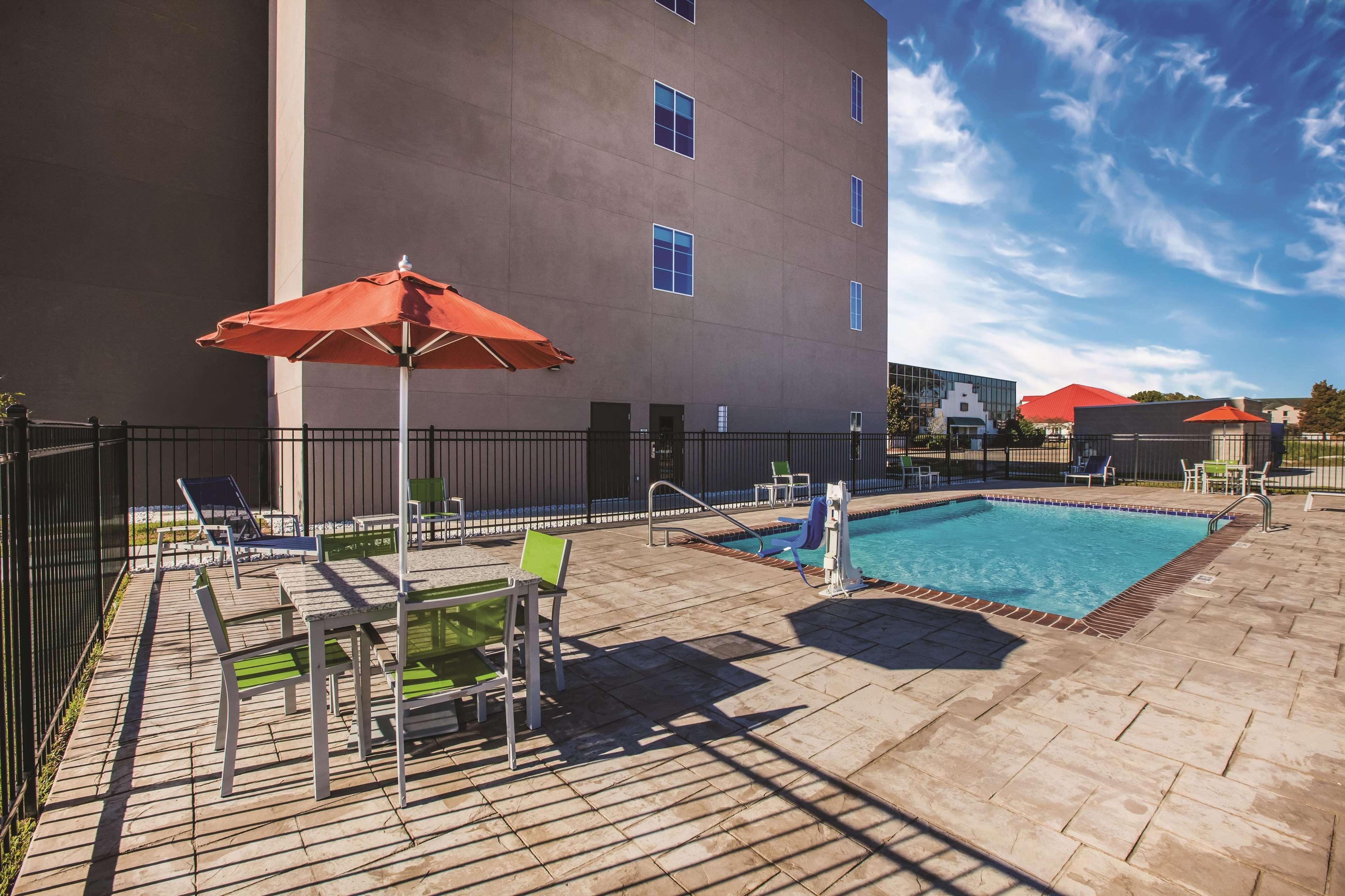 La Quinta Inn & Suites Port Allen La Экстерьер фото