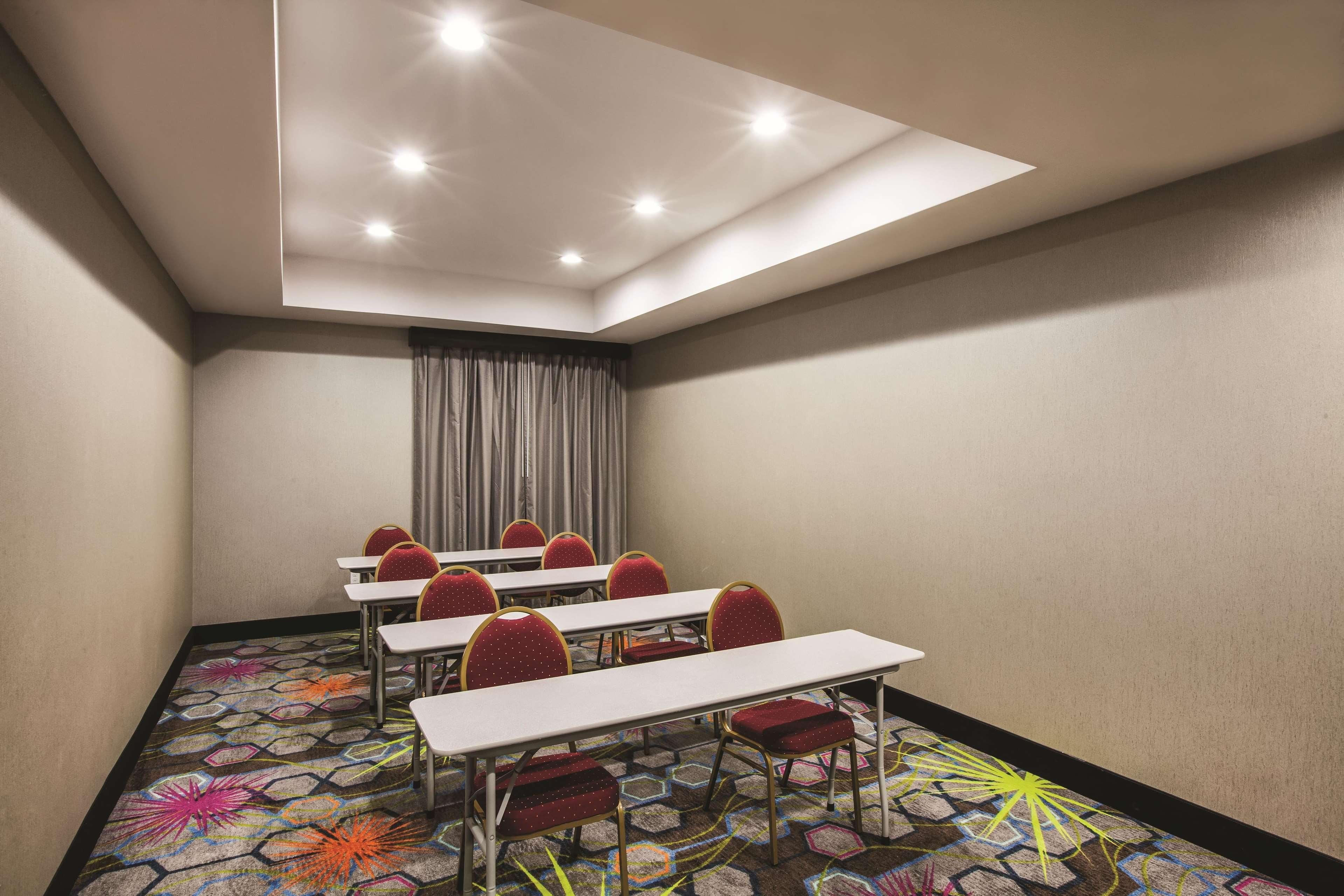 La Quinta Inn & Suites Port Allen La Экстерьер фото