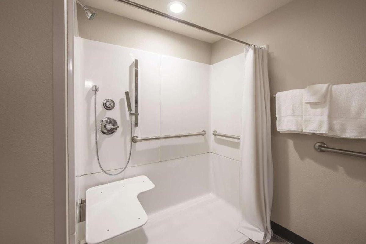 La Quinta Inn & Suites Port Allen La Экстерьер фото